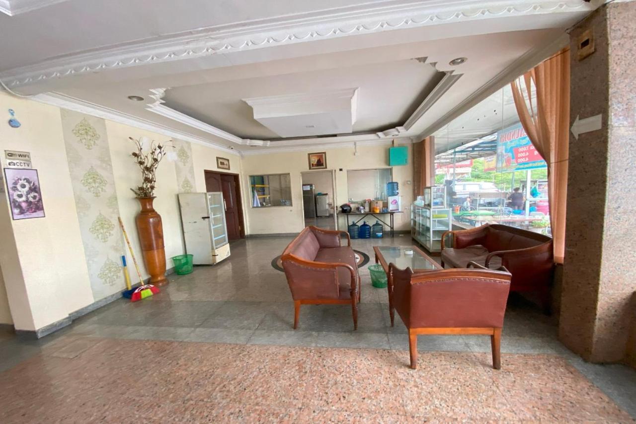Oyo 92702 Minang Jaya Hotel Nagoya Bagian luar foto