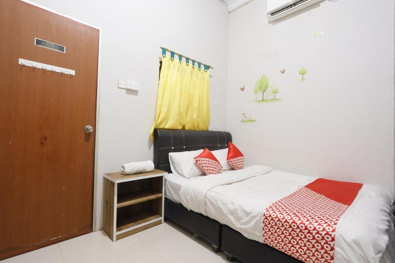 Oyo 92702 Minang Jaya Hotel Nagoya Bagian luar foto