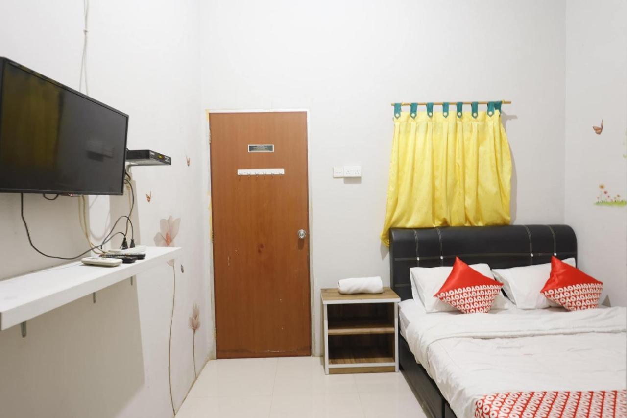 Oyo 92702 Minang Jaya Hotel Nagoya Bagian luar foto