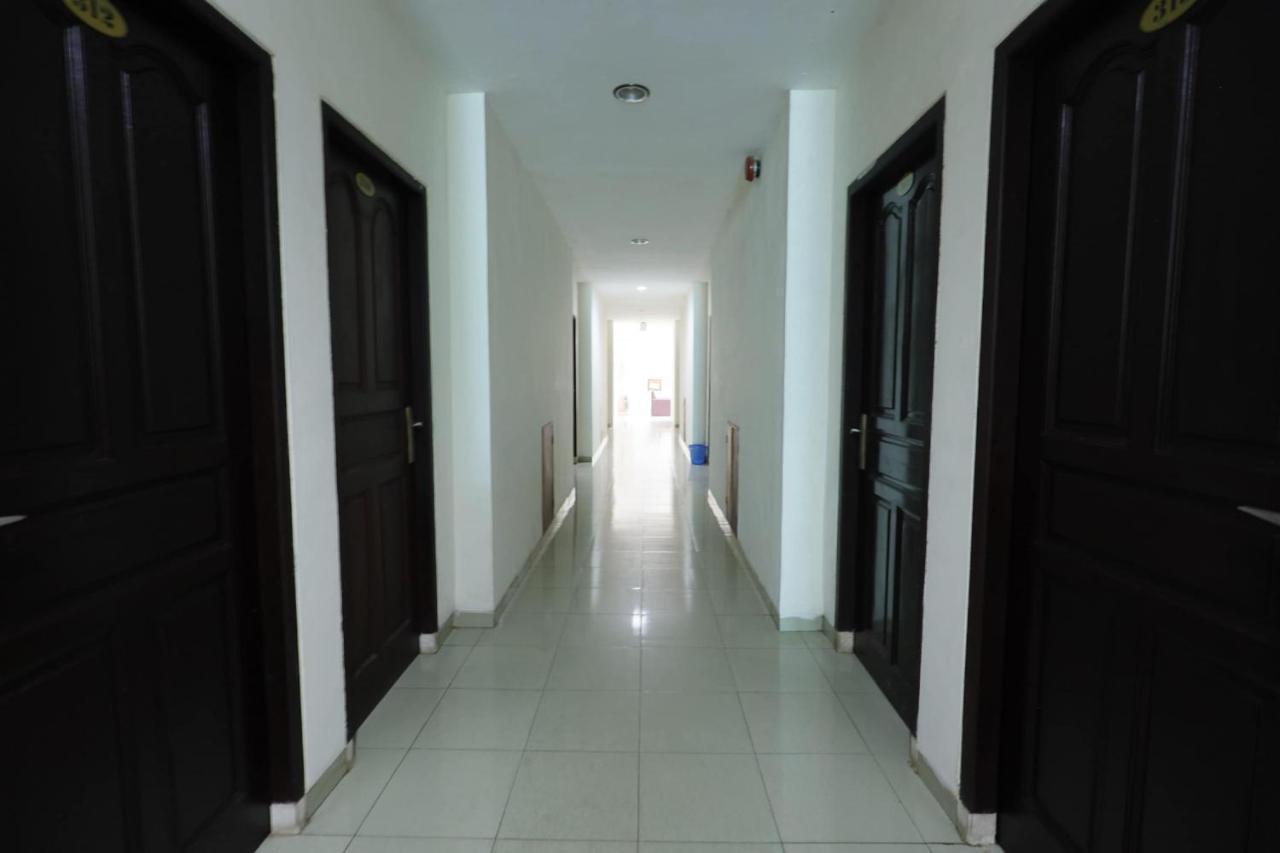 Oyo 92702 Minang Jaya Hotel Nagoya Bagian luar foto